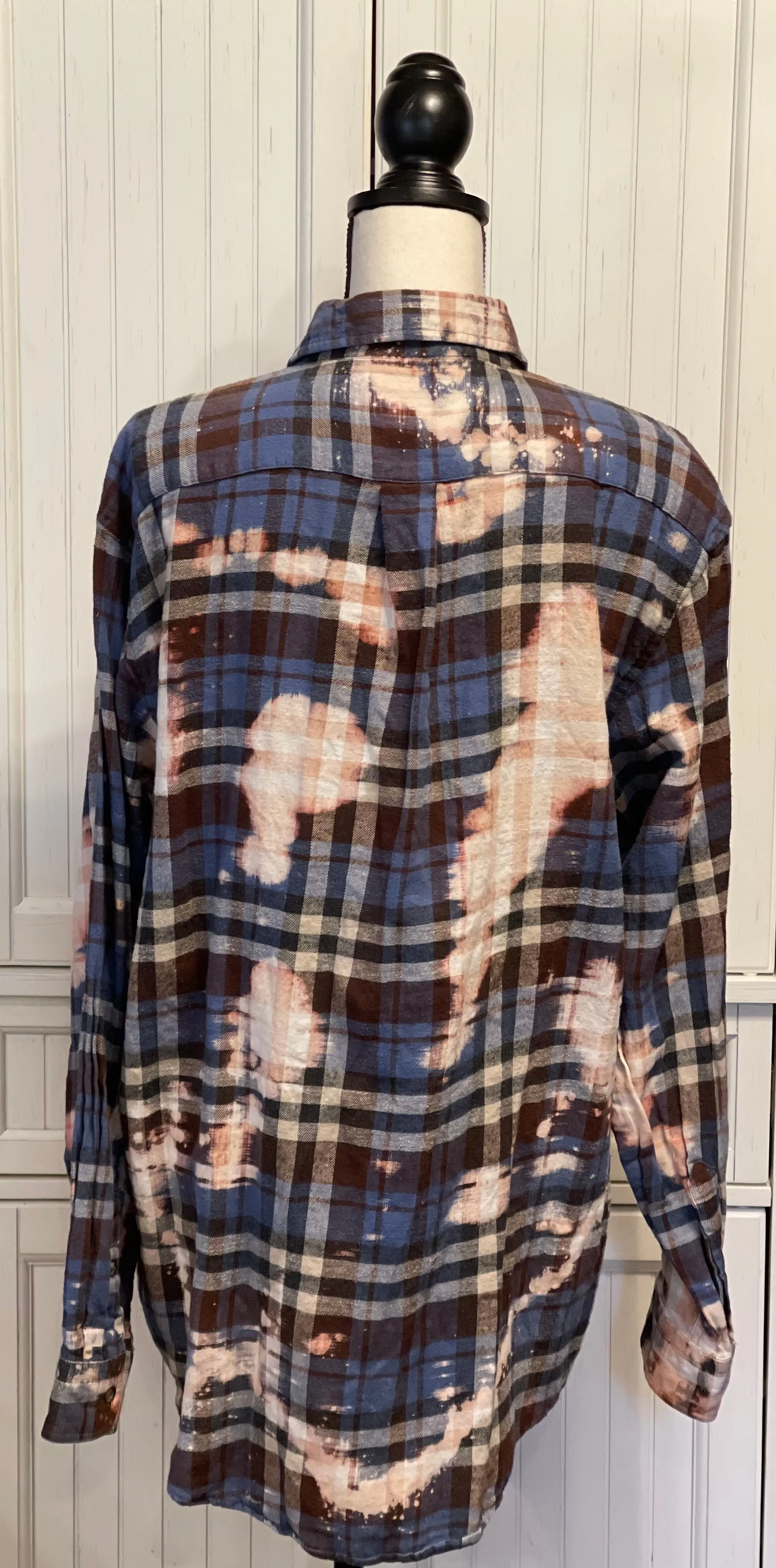Dawne Distressed Flannel ~ Unisex Size Large