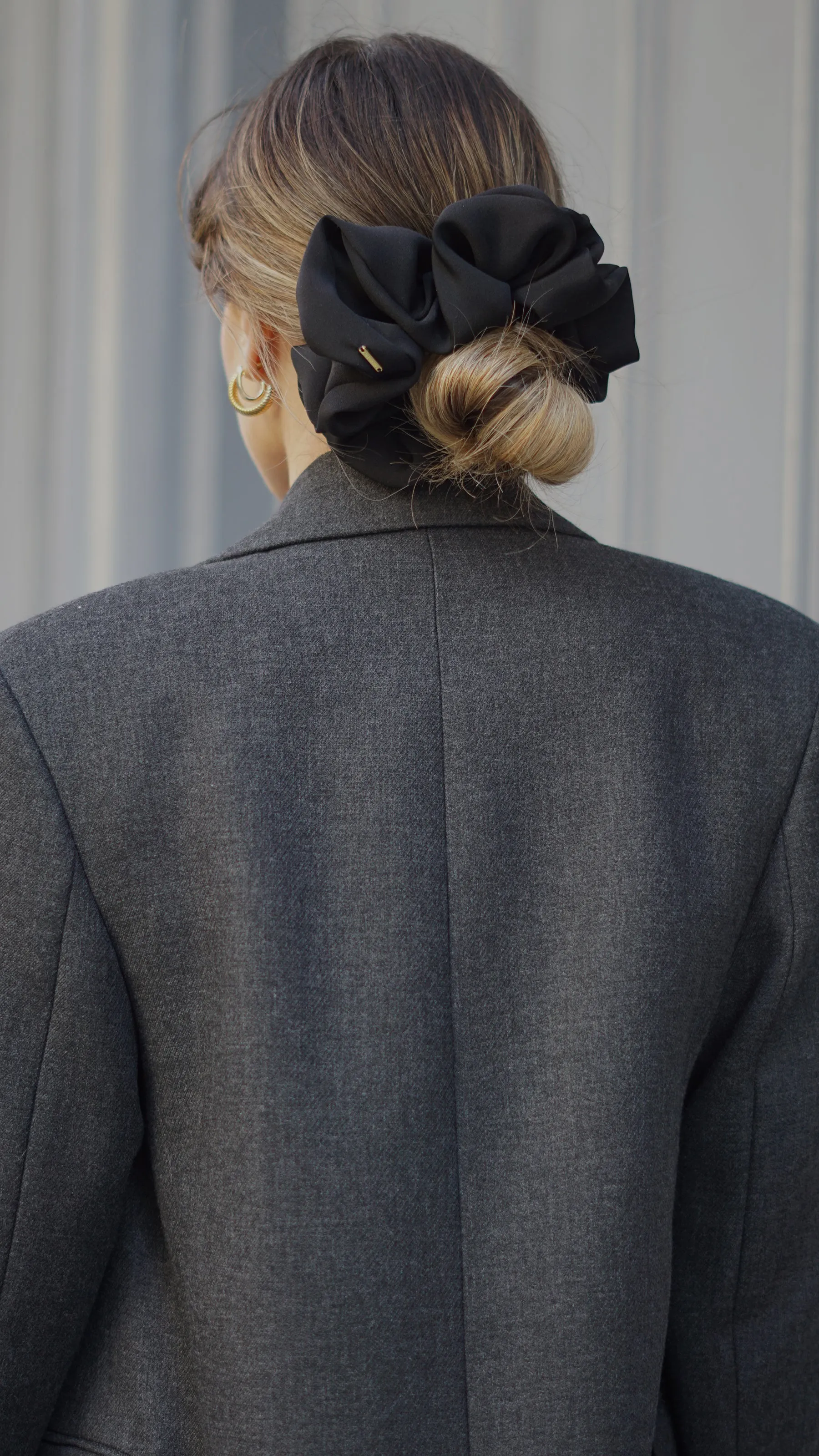 THE ALICE SCRUNCHIE MEDIUM - BLACK