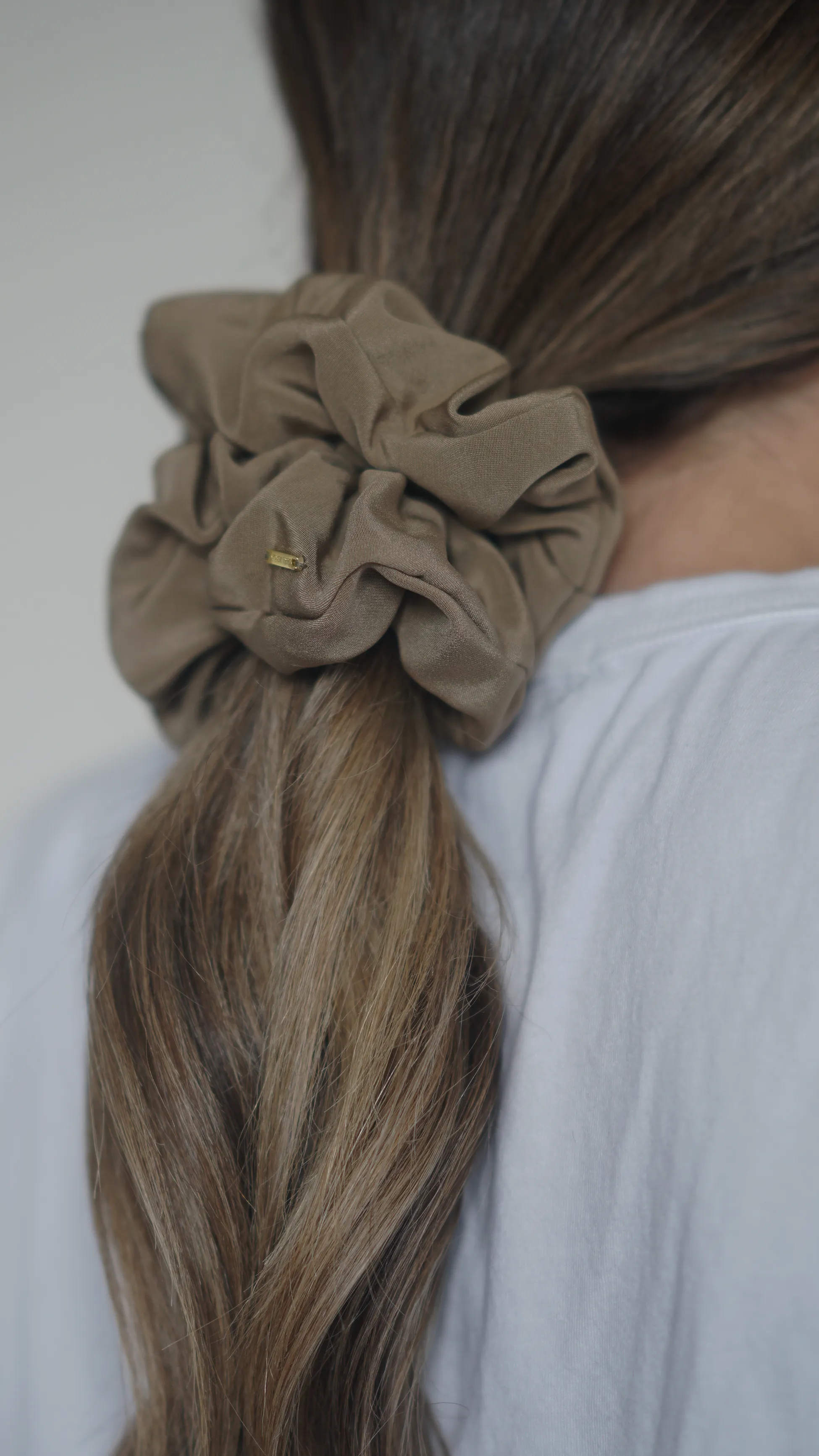 THE ALICE SCRUNCHIE MEDIUM - CLAY