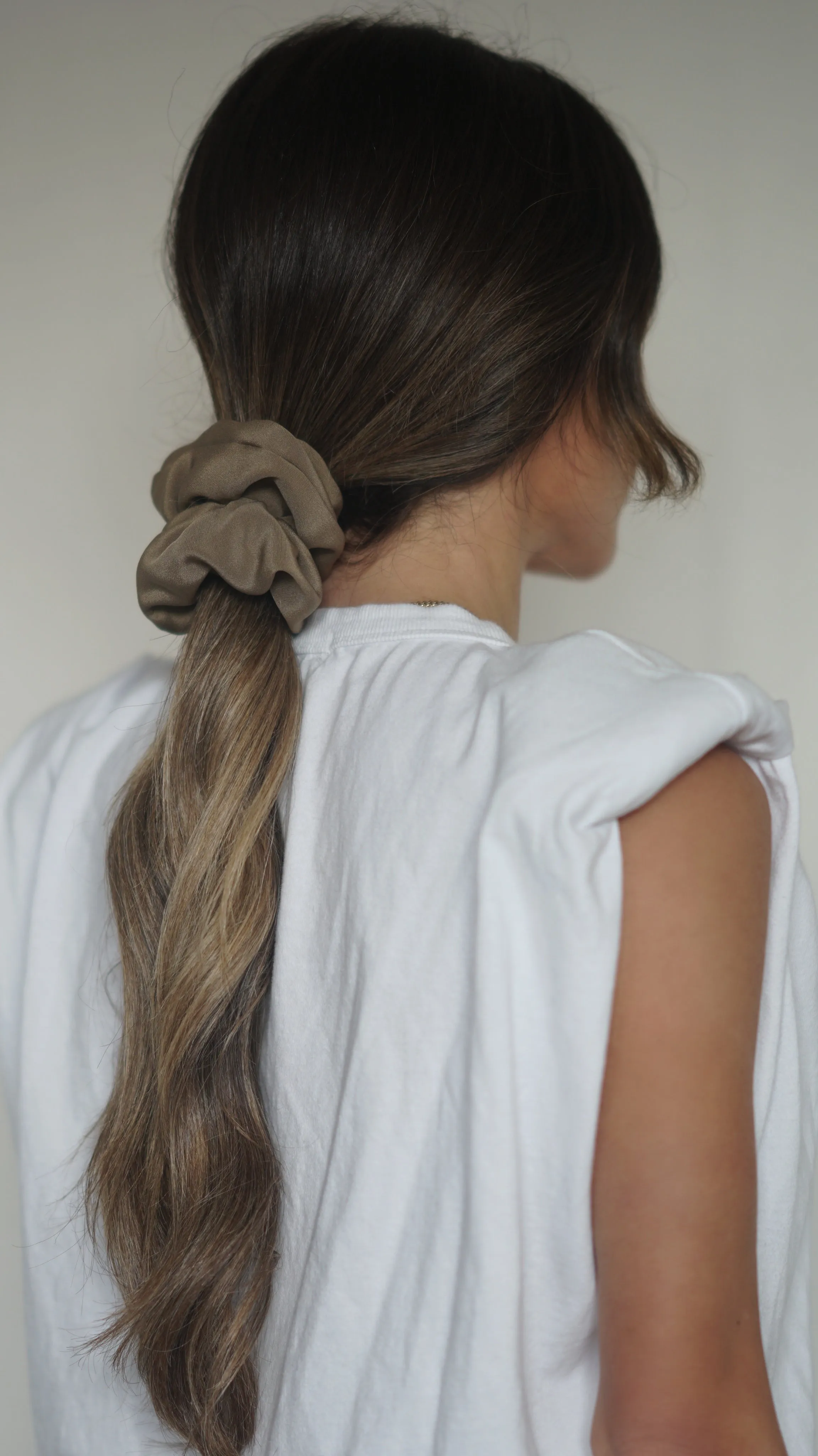 THE ALICE SCRUNCHIE SMALL - CLAY
